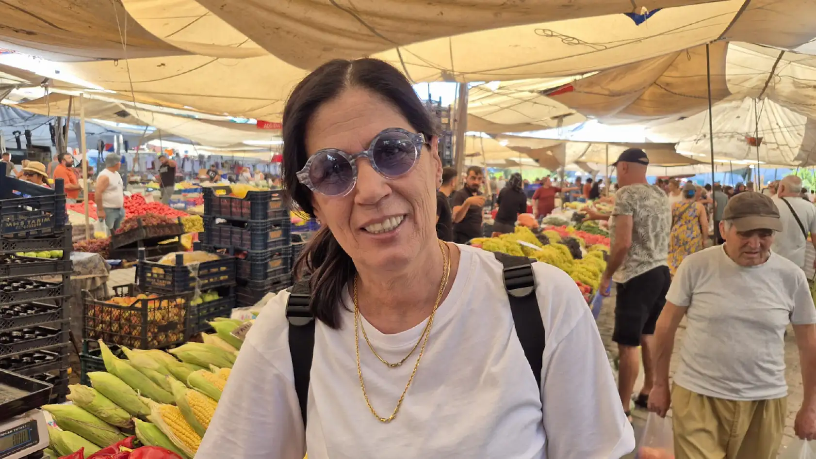 İzmir'den Gelen Vatandaş, Fethiye Pazar Pazarı'ndan Memnun Kaldı