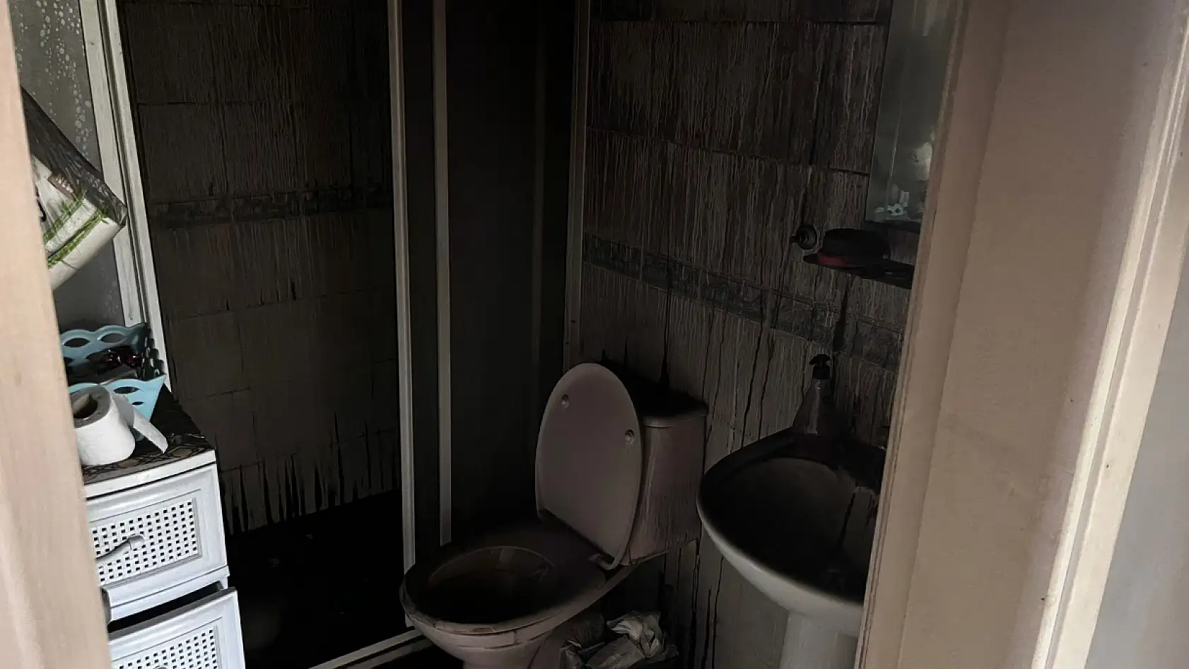 Fethiye'de evi yanan Raziye Hanım yetkililerden yardım istiyor