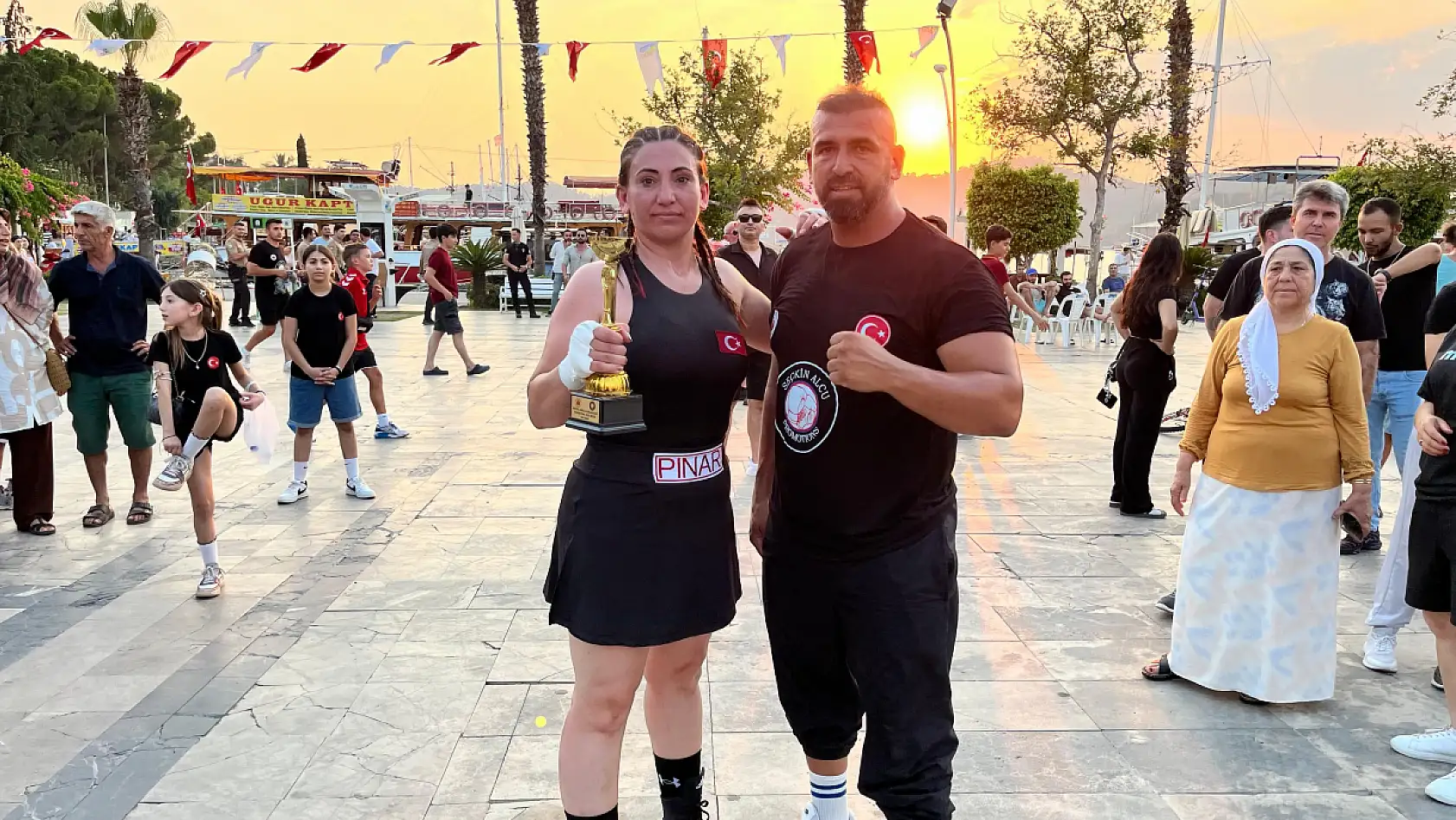 Fethiyeli Kadın Boksör Pınar Kahya, Rakibi Sevim Ada'yı 4-0 Mağlup Etti