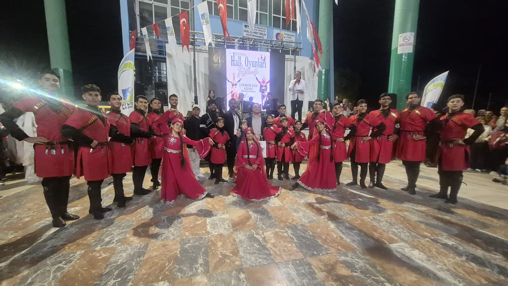 Fethiye'de Uluslararası Halk Oyunları Festivali Dolu Dolu Geçti