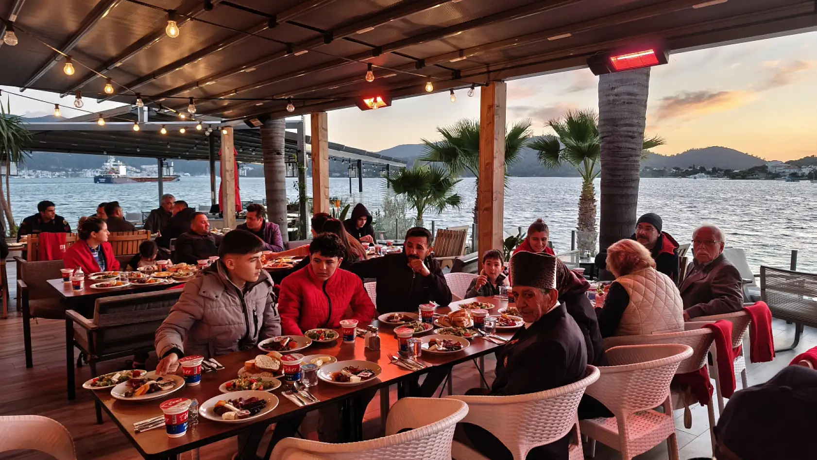 Fethiye'de şehit aileleri ve gaziler onuruna iftar sofrası kuruldu