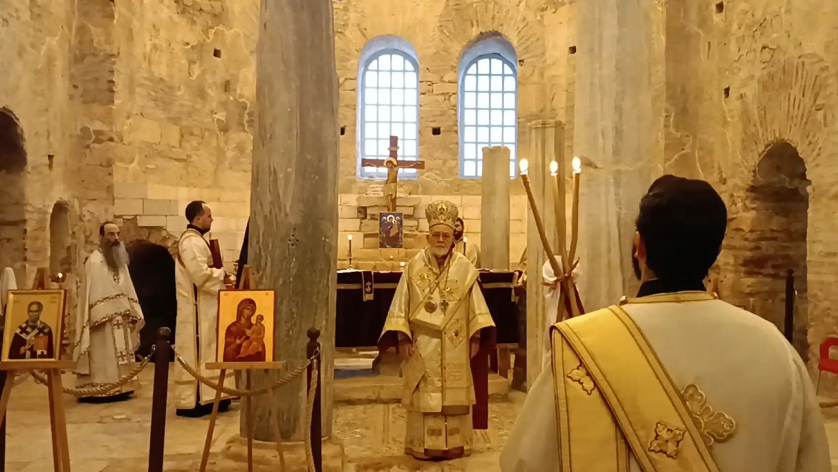 Antalya'da Ortodokslar, 'Noel Baba'nın ölüm yıl dönümünde ayin yaptı