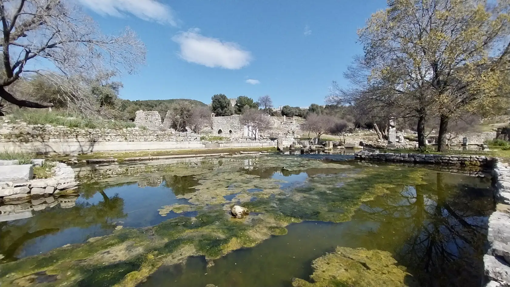 Kaunos Antik Kenti kış mevsiminde de ziyaretçilerine etkileyici manzaralar sunuyor