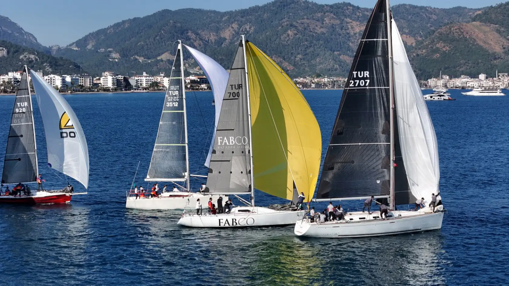 Muğla'nın Marmaris ilçesinde düzenlenen yat yarışlarının ikinci günü tamamlandı