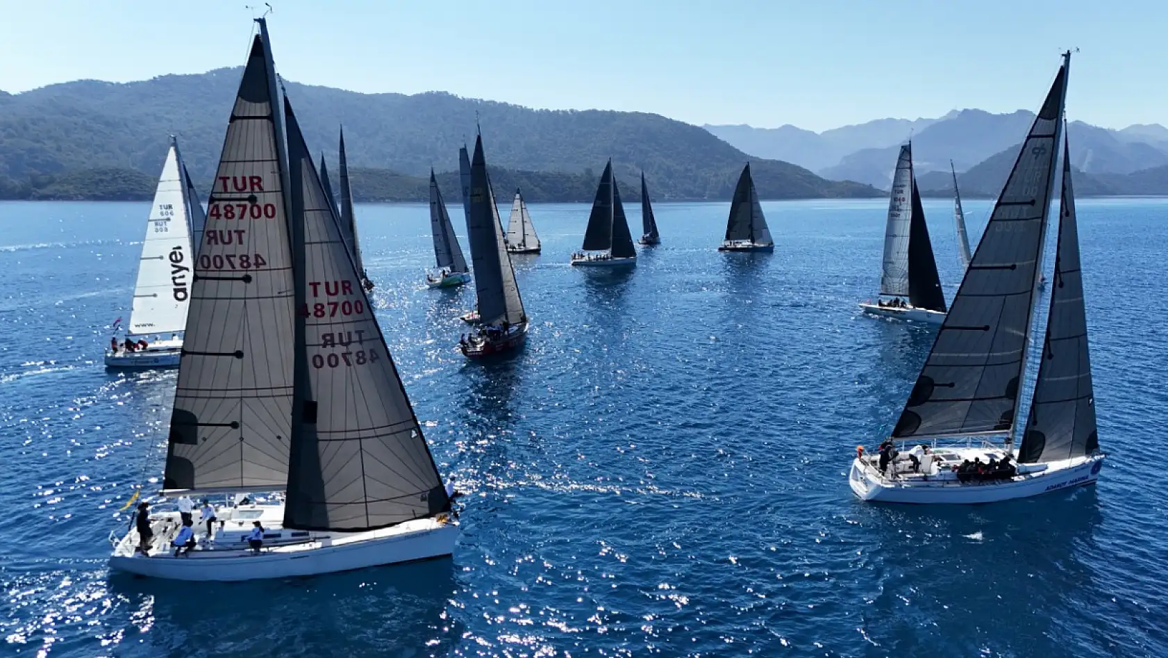 Muğla'nın Marmaris ilçesinde düzenlenen yat yarışlarının ikinci günü tamamlandı