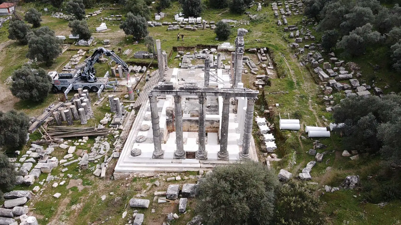 Zeus Tapınağı restore edilen sütunlarıyla eski ihtişamına kavuşacak