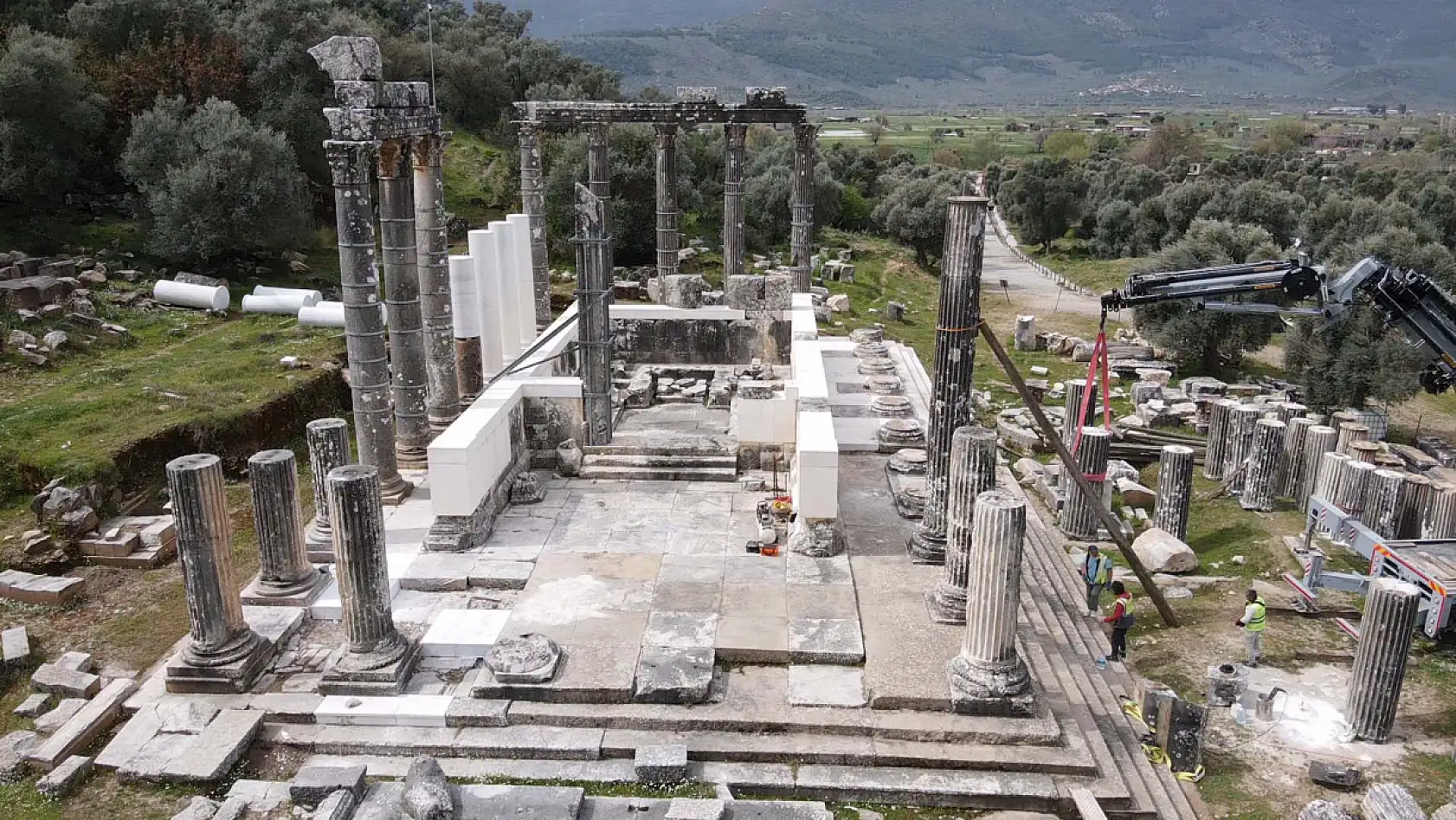 Zeus Tapınağı restore edilen sütunlarıyla eski ihtişamına kavuşacak