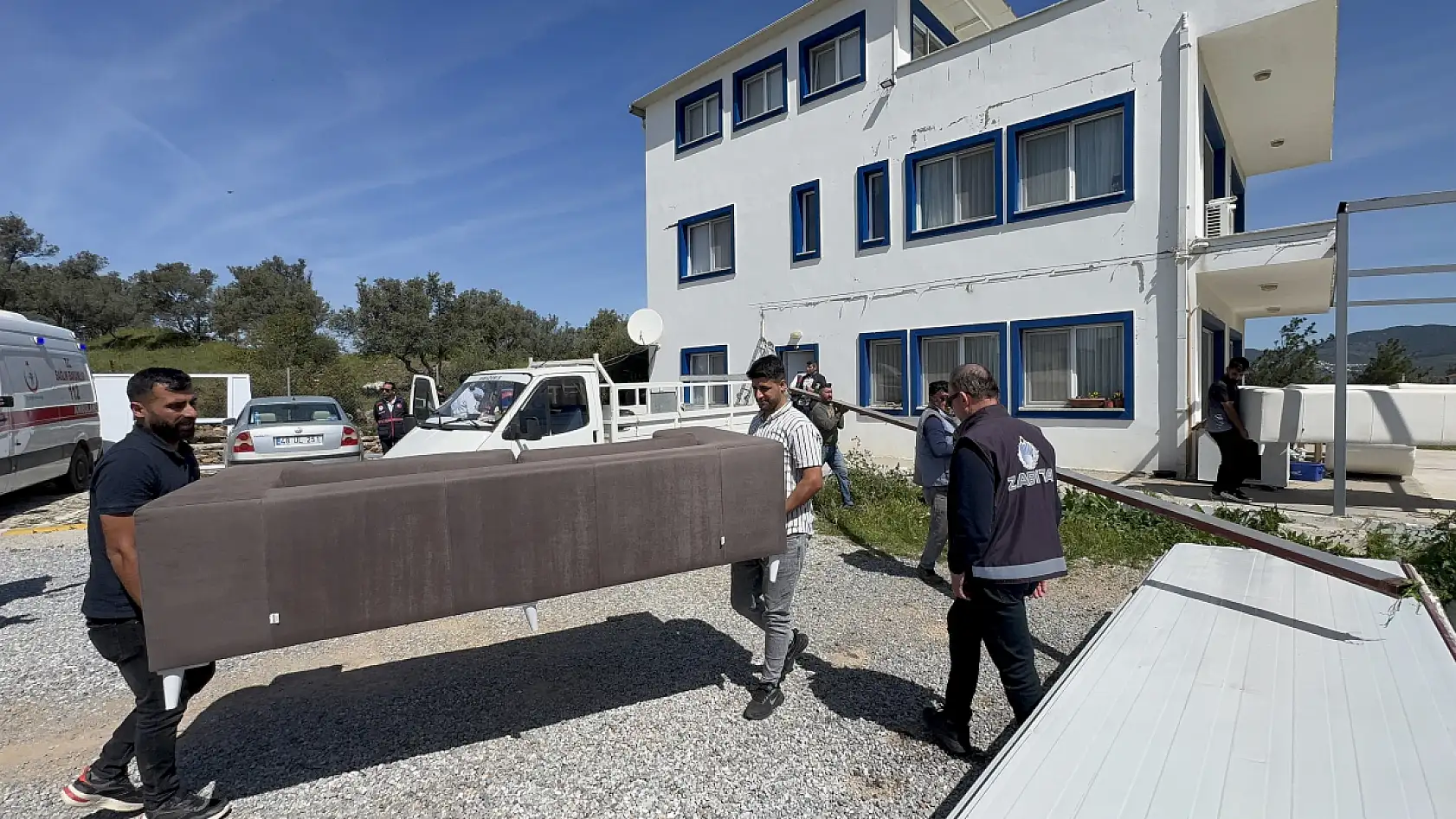 Bodrum'da hazine arazisine yapılan kaçak villa ve depolar yıkıldı