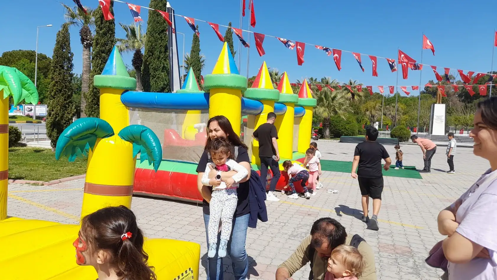 Dalaman'da '23 Nisan Ulusal Egemenlik ve Çocuk Bayramı' festivali düzenlendi