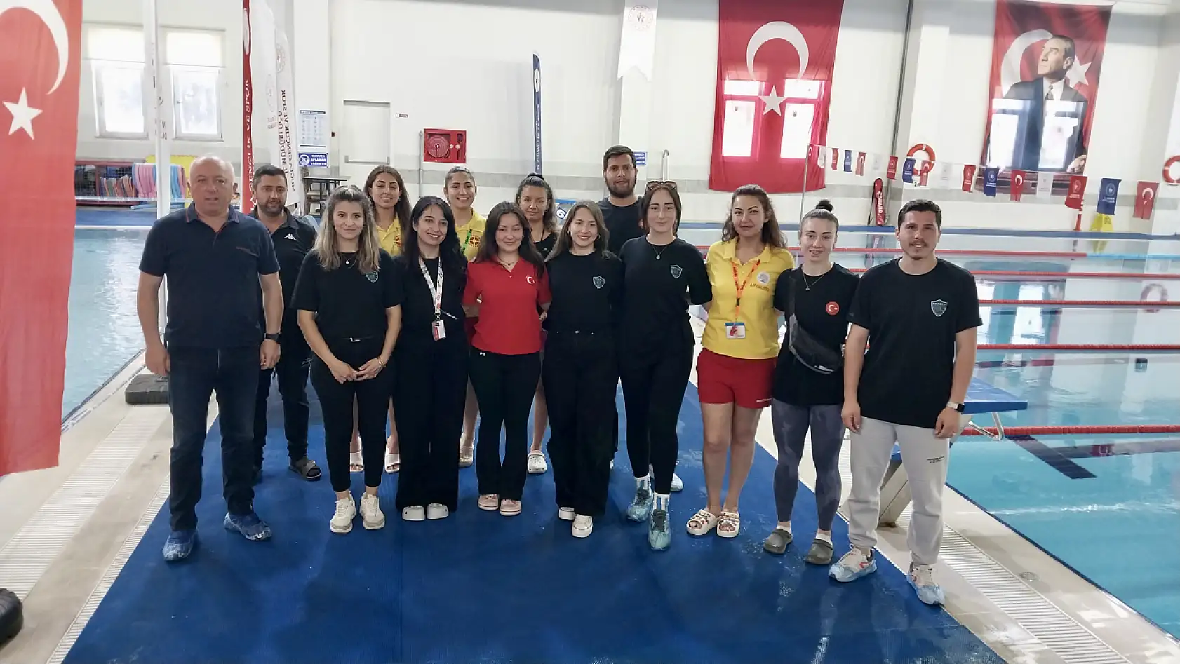 Ortaca'da 23 Nisan Okullar Arası Yüzme Yarışı yapıldı