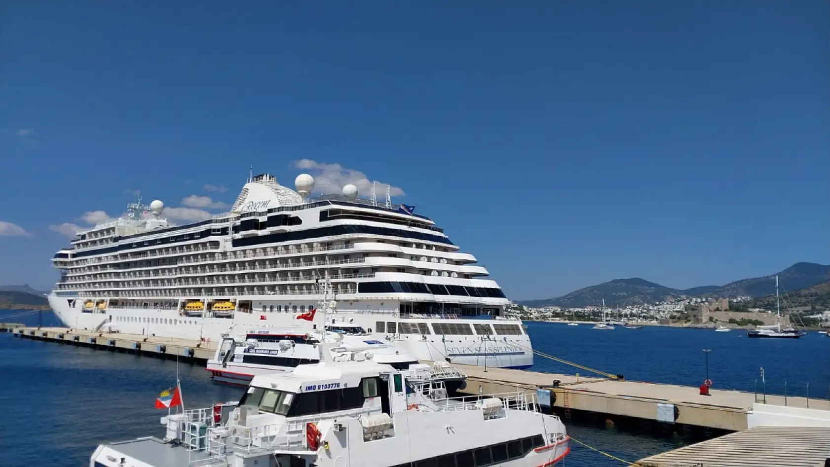 Bodrum'a 'Seven Seas Splendor' isimli kruvaziyerle 720 yolcu geldi