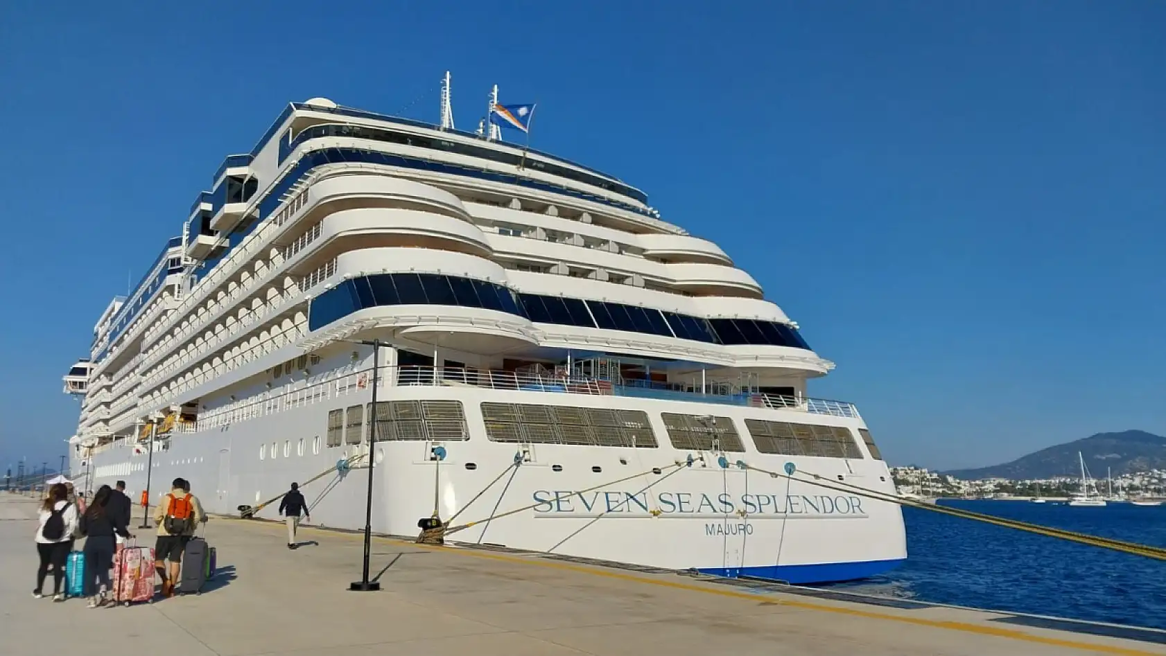 Bodrum'a 'Seven Seas Splendor' isimli kruvaziyerle 720 yolcu geldi
