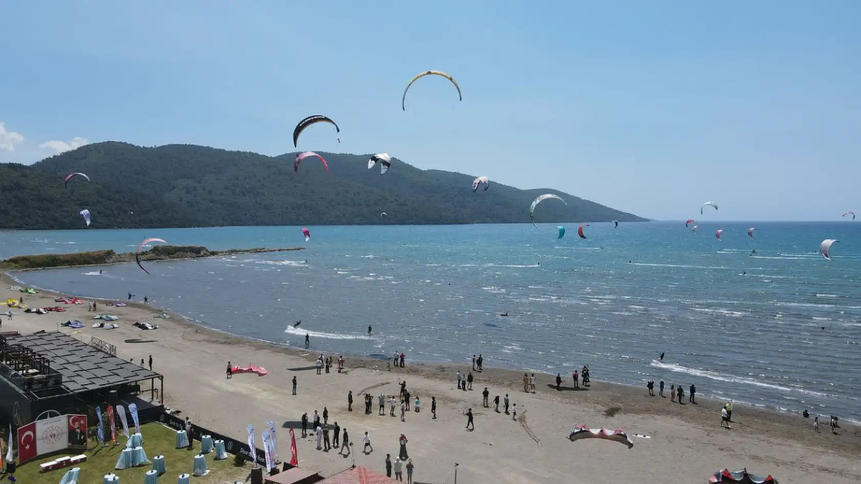 Muğla, Akyaka'da rüzgar sörfü şenliği yapıldı