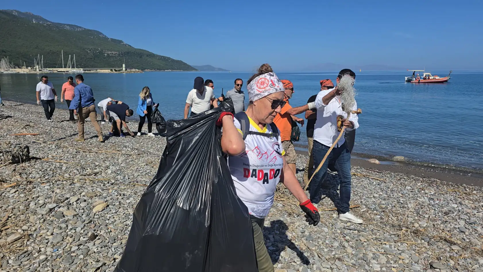 Datça'da tarihi Karia Yolu ve sahillerde çevre temizliği yapıldı