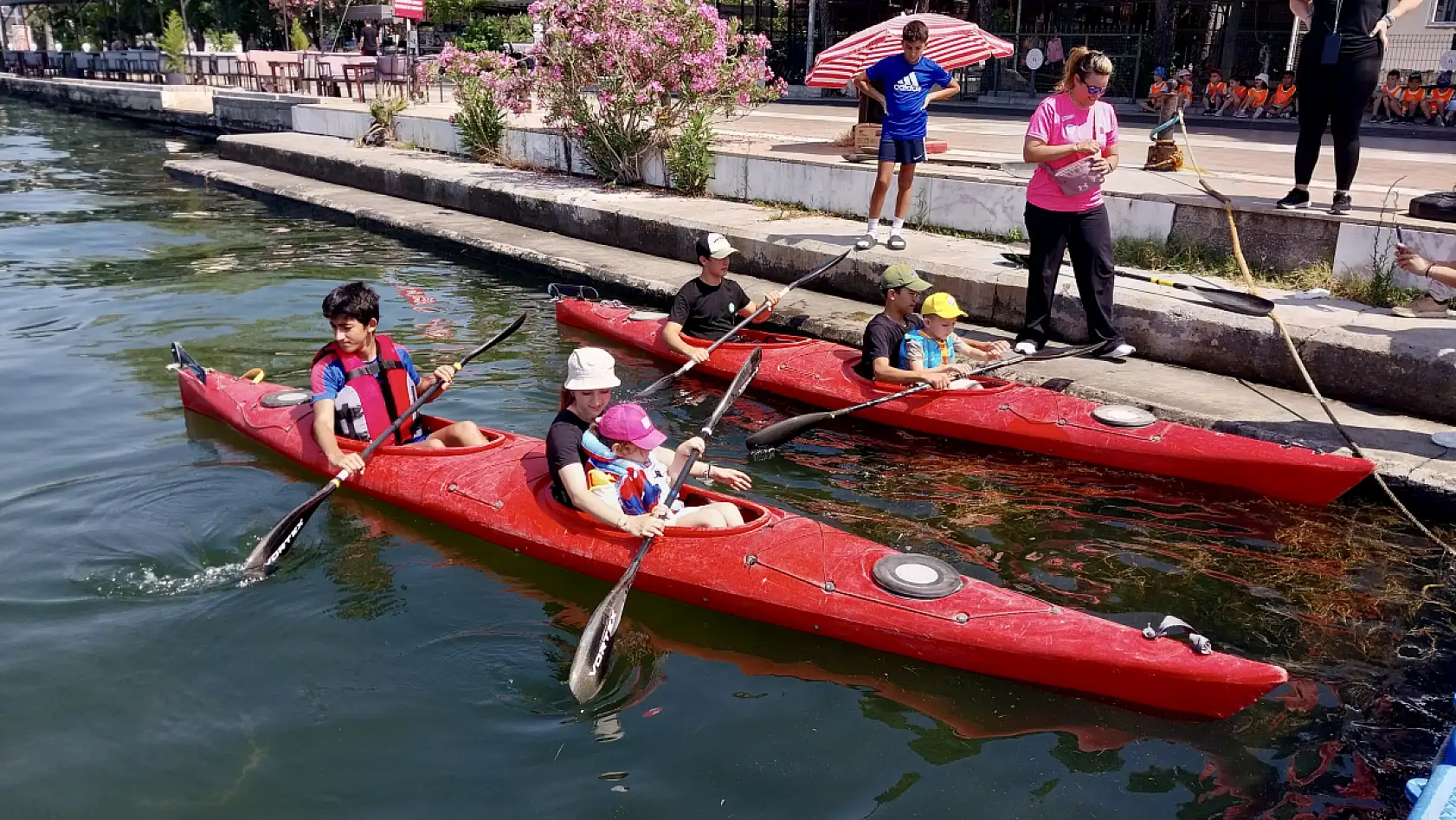 Muğla'da anaokulu öğrencileri kürek çekti