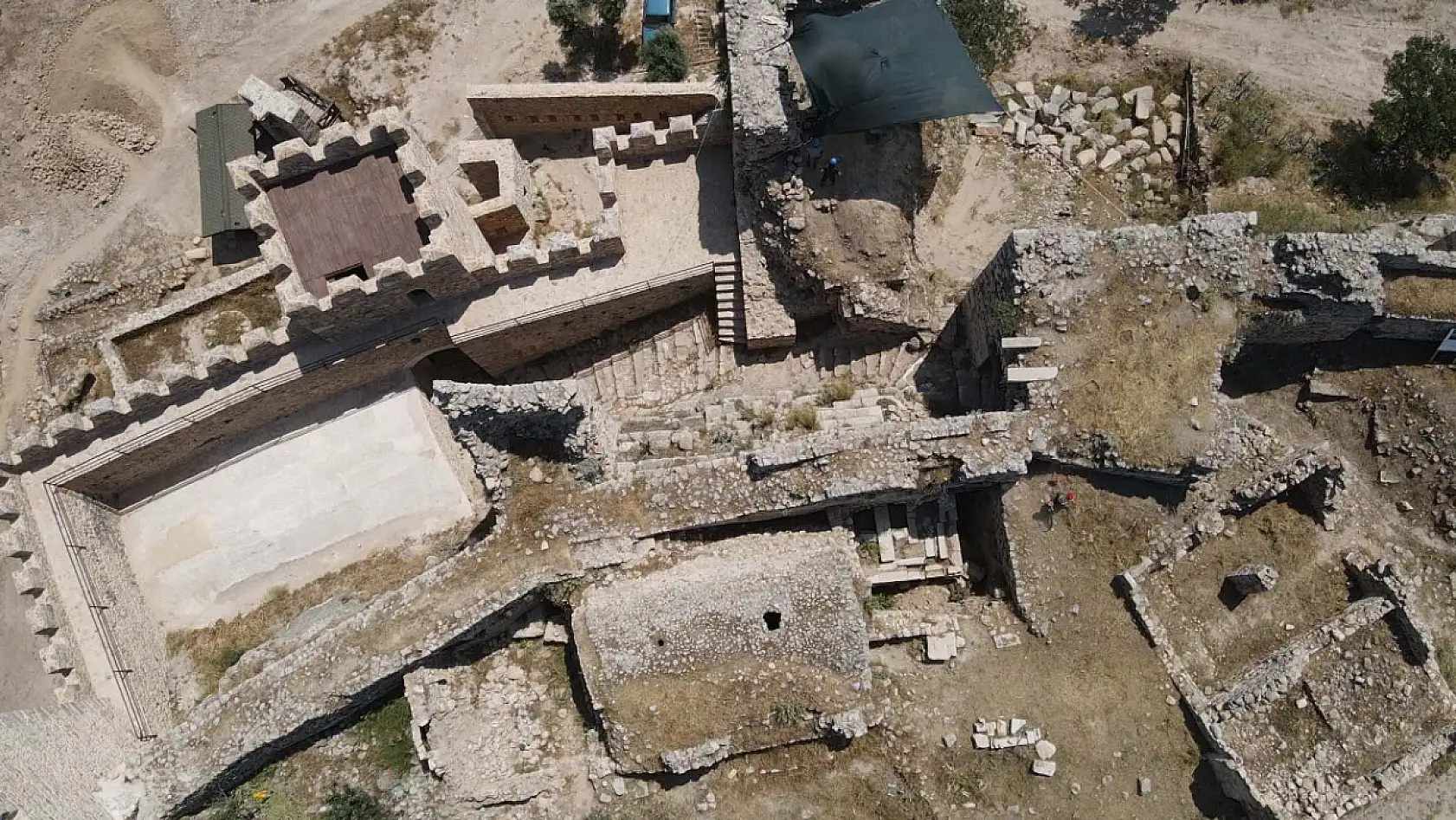Beçin Antik Kenti'ndeki kazılarda ok uçları bulundu