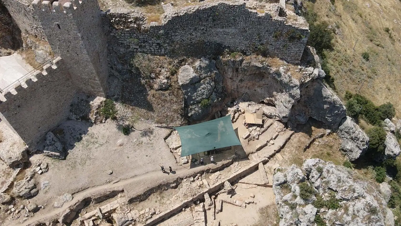 Beçin Antik Kenti'ndeki kazılarda ok uçları bulundu