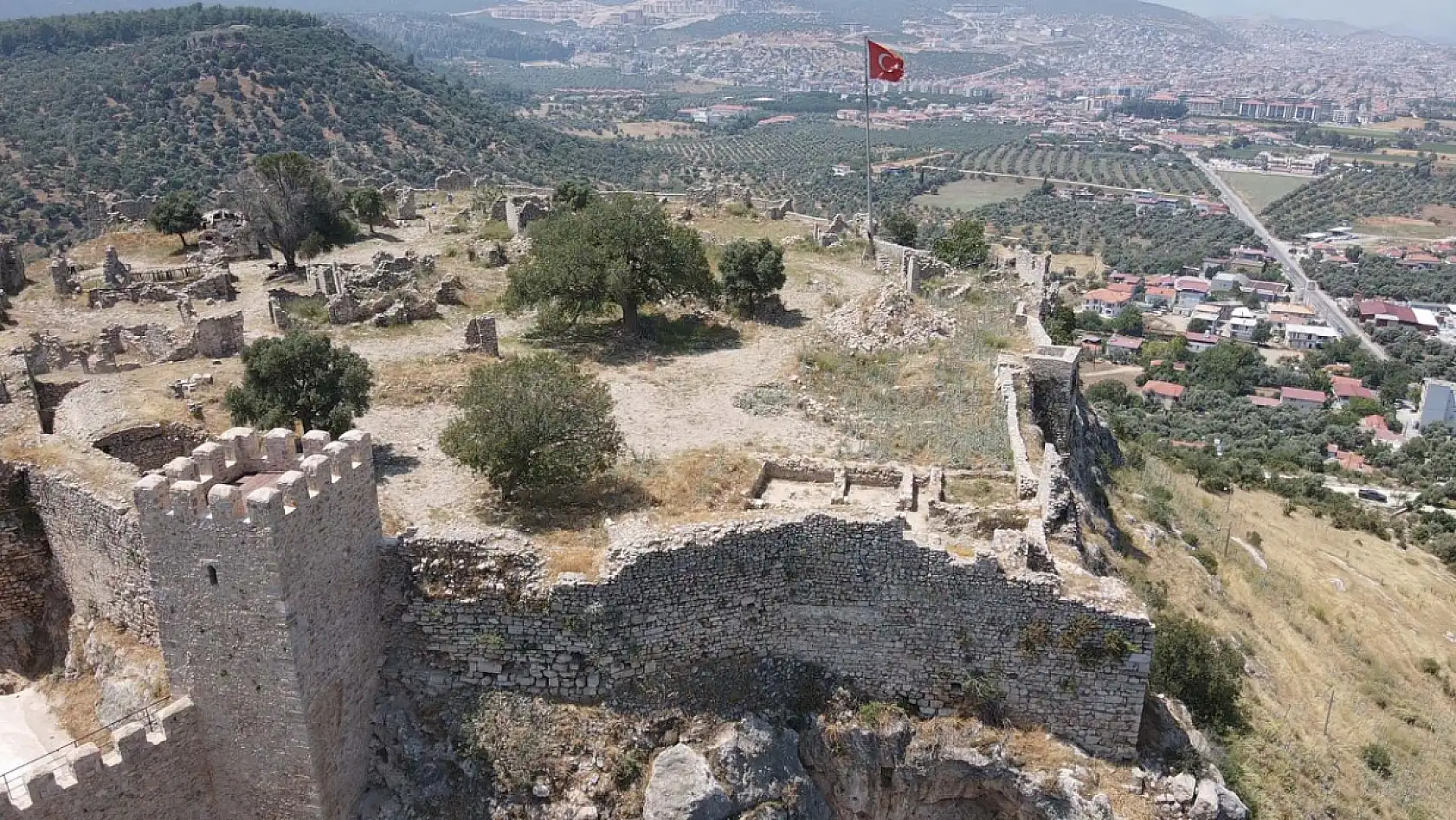 Beçin Antik Kenti'ndeki kazılarda ok uçları bulundu