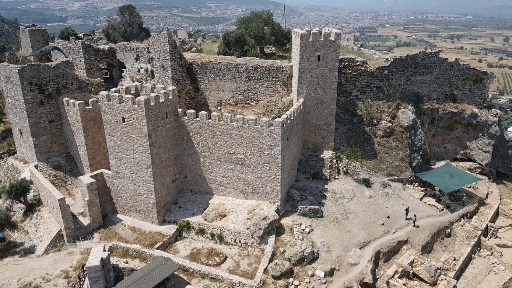 Beçin Antik Kenti'ndeki kazılarda ok uçları bulundu
