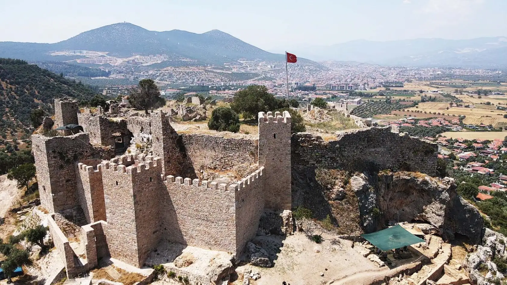 Beçin Antik Kenti'ndeki kazılarda ok uçları bulundu