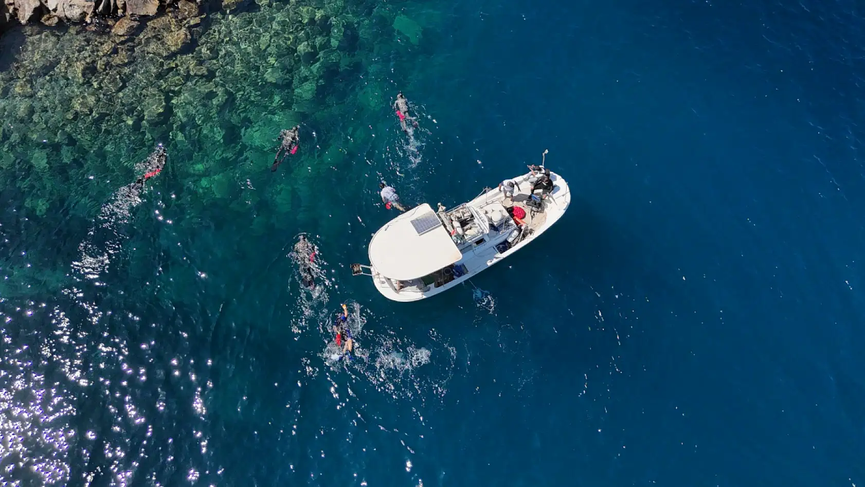 Bodrum'da gönüllü dalgıçlar deniz dibinden 161 kilogram atık çıkardı