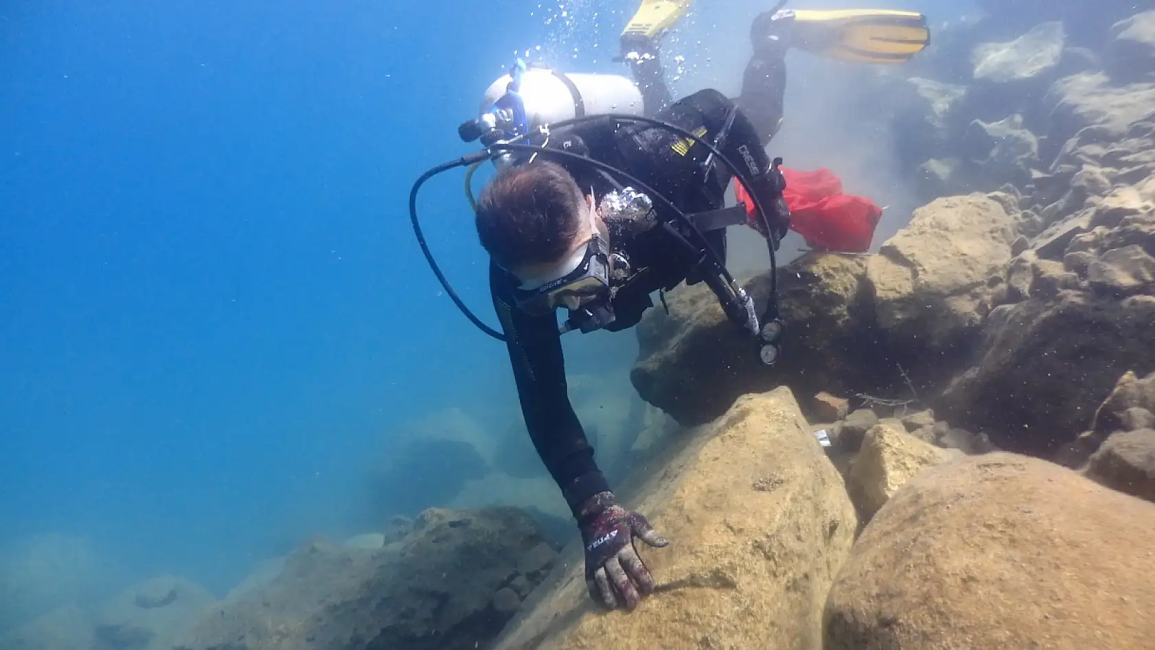 Bodrum'da gönüllü dalgıçlar deniz dibinden 161 kilogram atık çıkardı