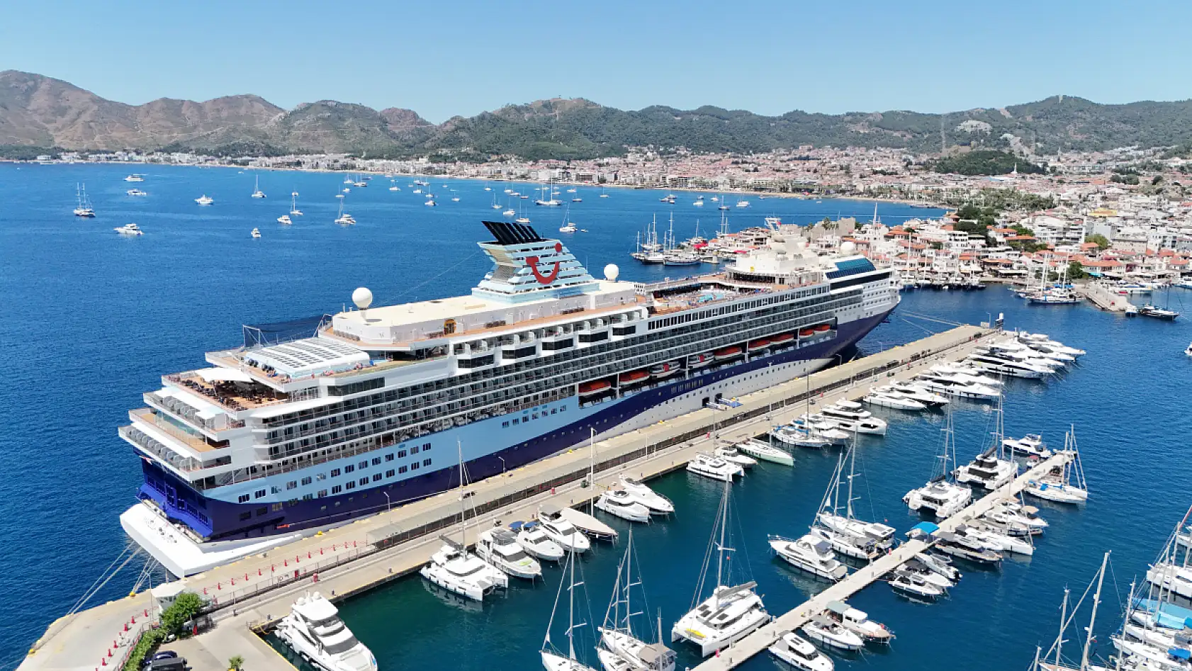 'Marella Explorer' kruvaziyeri Marmaris'e 1896 turist getirdi