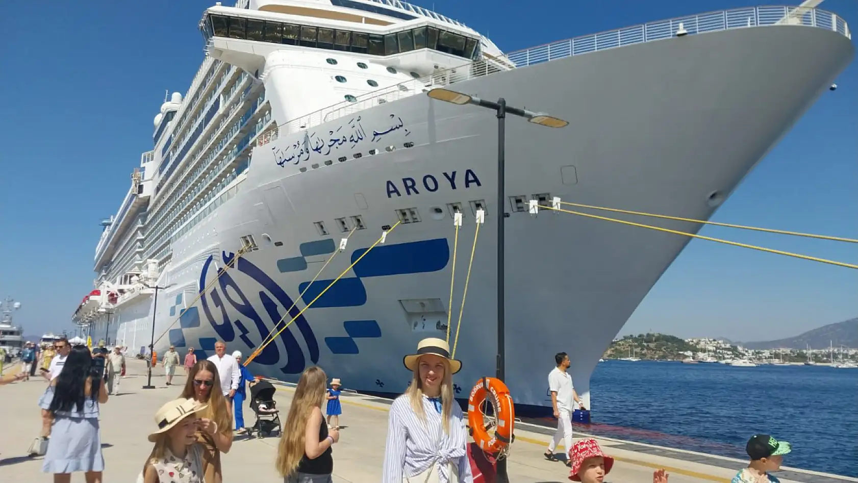 'Aroya' kruvaziyeri 1750 yolcusuyla Bodrum'a geldi