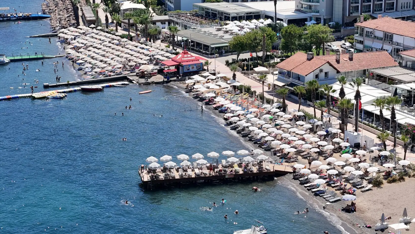 Muğla'da sıcak hava nedeniyle sahillerde yoğunluk yaşanıyor