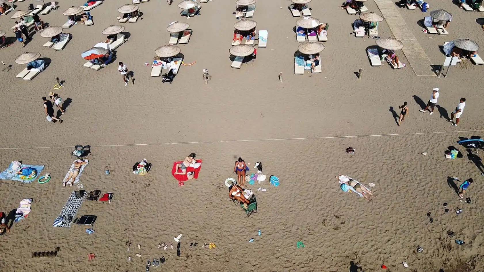 Muğla'da sıcaktan bunalanlar sahillerde yoğunluk oluşturdu