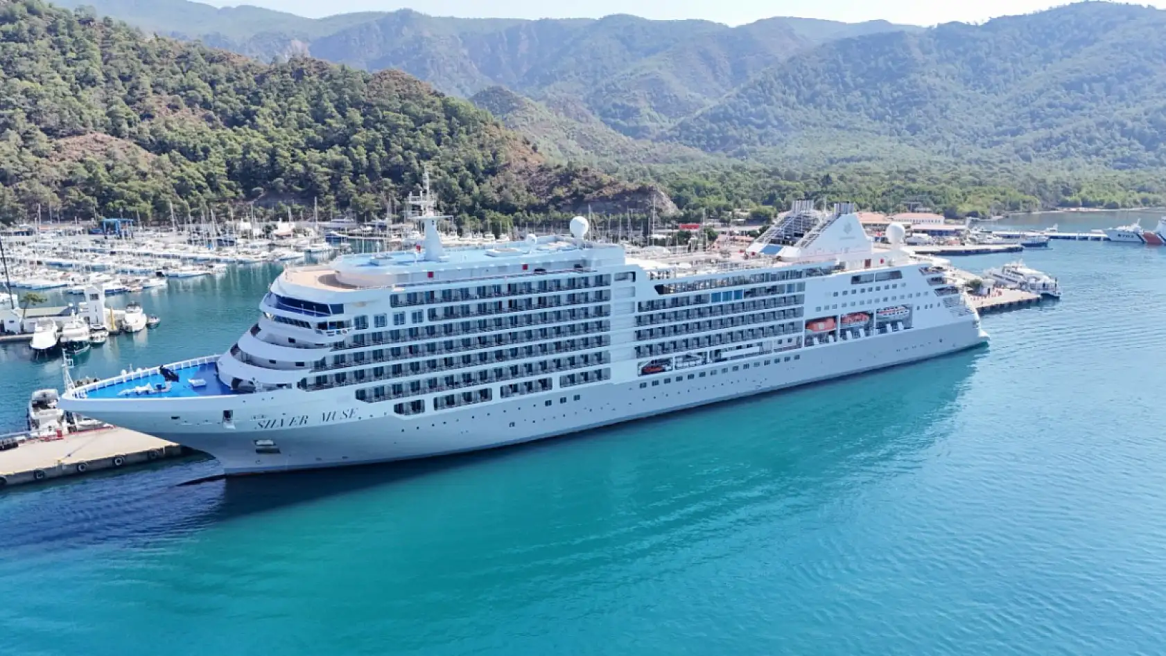 'Silver Muse' kruvaziyeri 553 yolcusuyla Marmaris'te