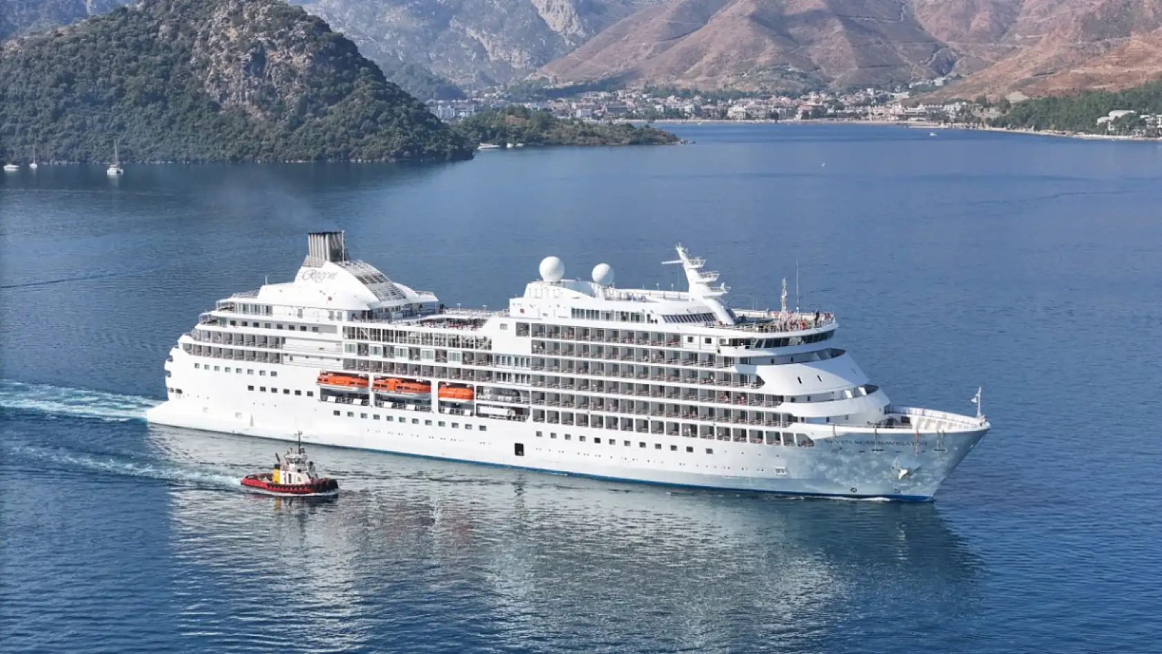 'Seven Seas Navigator' kruvaziyeri 445 yolcusuyla Marmaris'e geldi