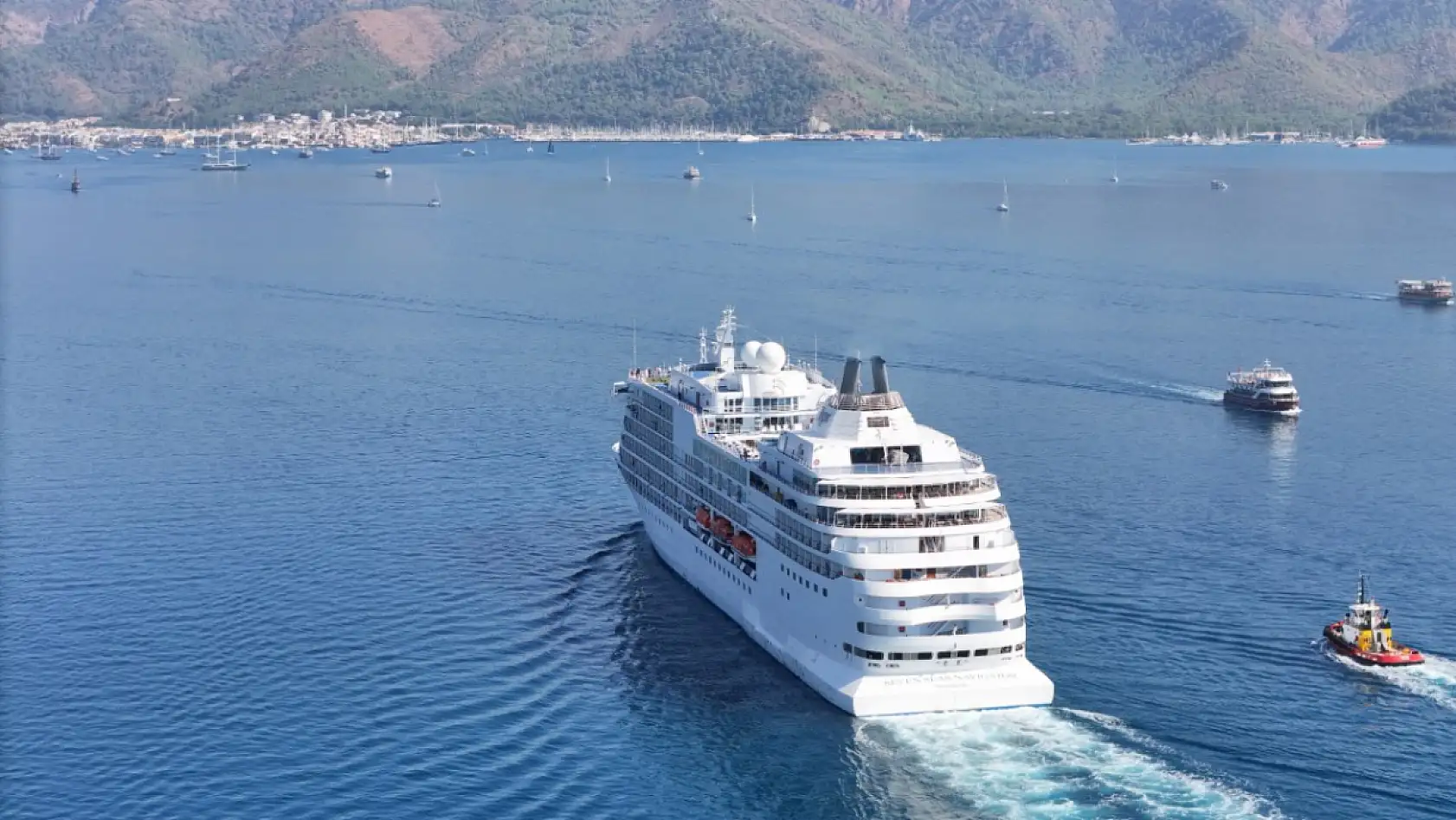 'Seven Seas Navigator' kruvaziyeri 445 yolcusuyla Marmaris'e geldi