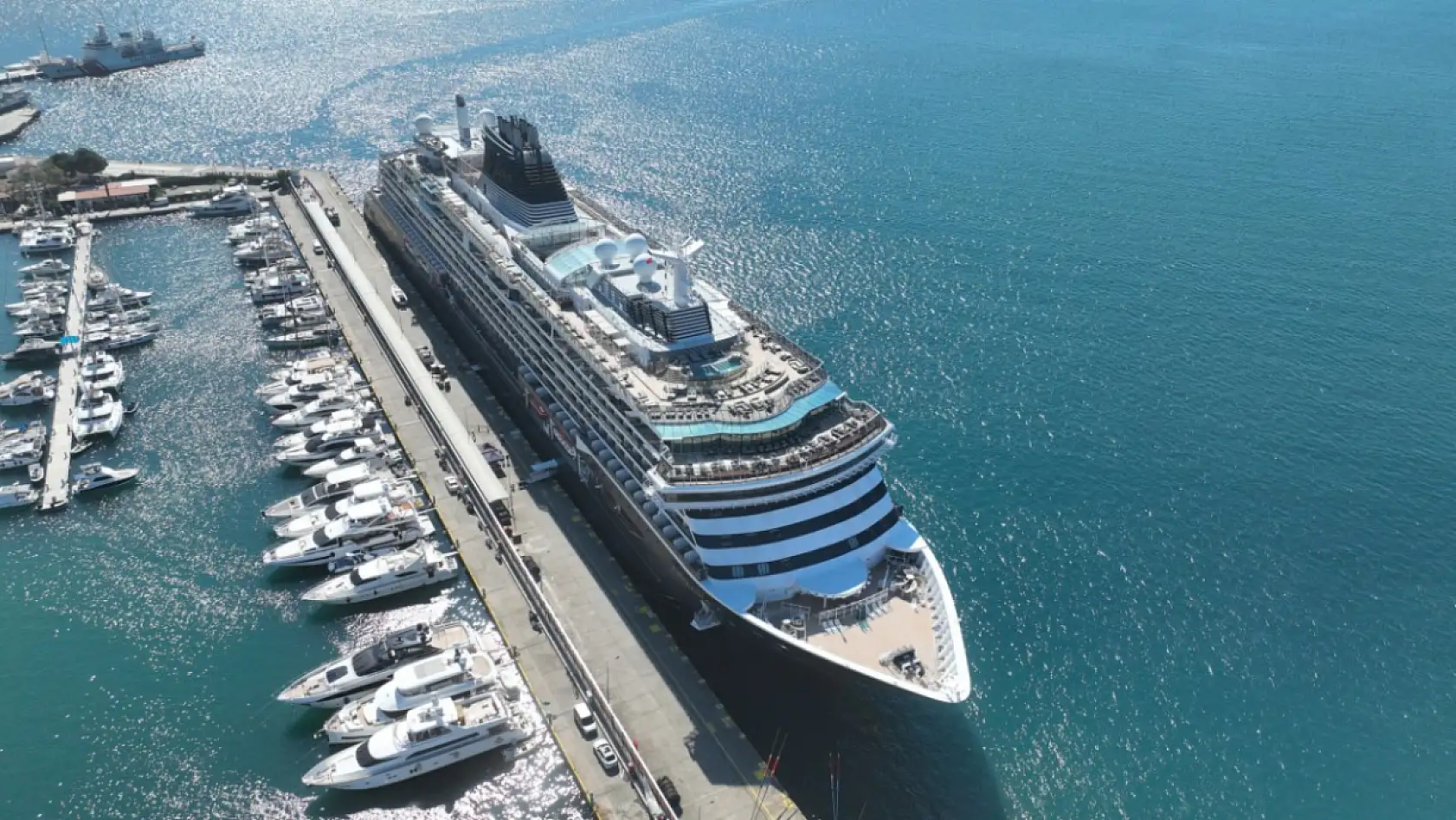 'Explora I' kruvaziyeri Marmaris'e 695 yolcu getirdi