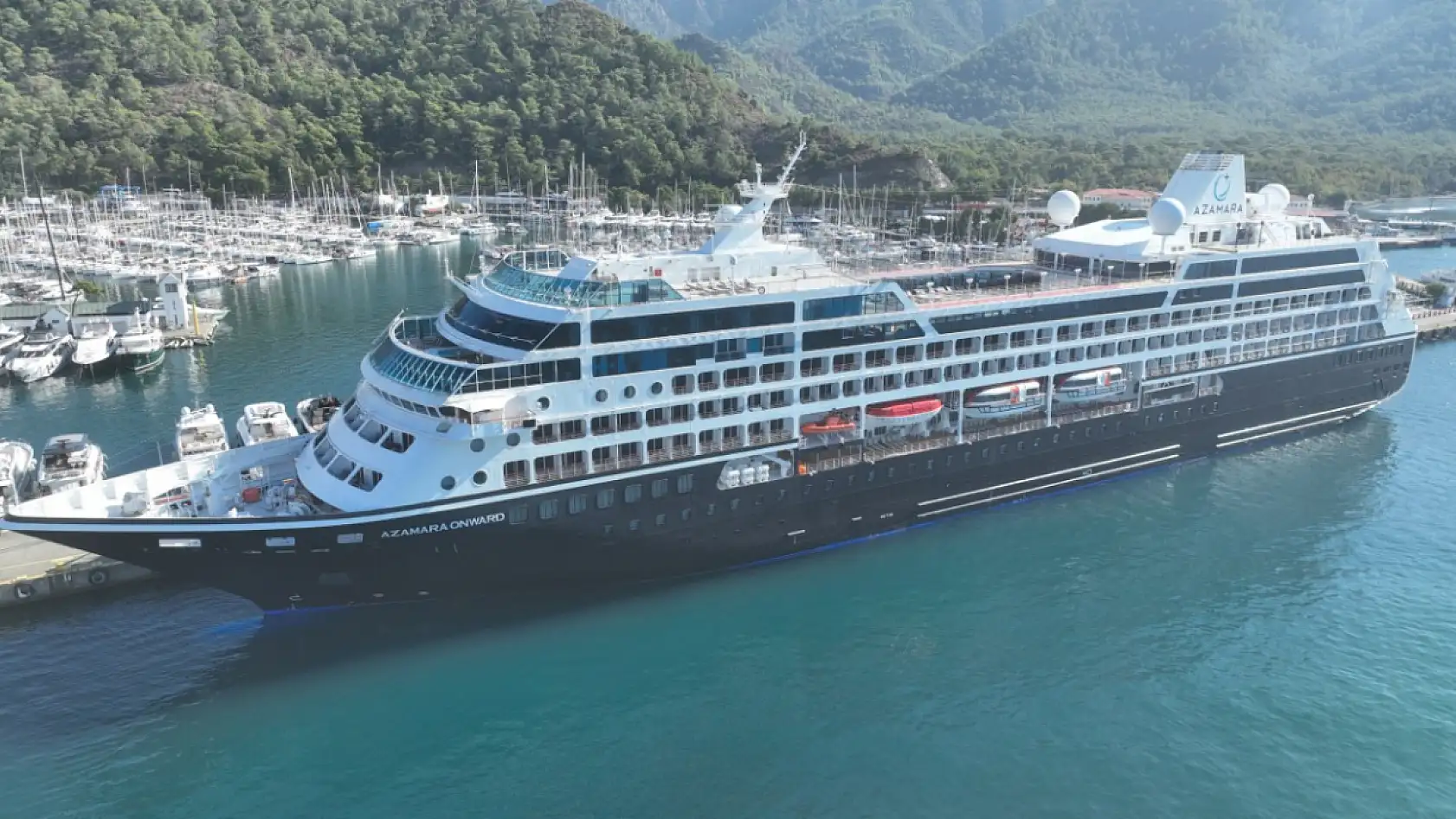 'Azamara Onward' kruvaziyeri Marmaris'e 650 turist getirdi