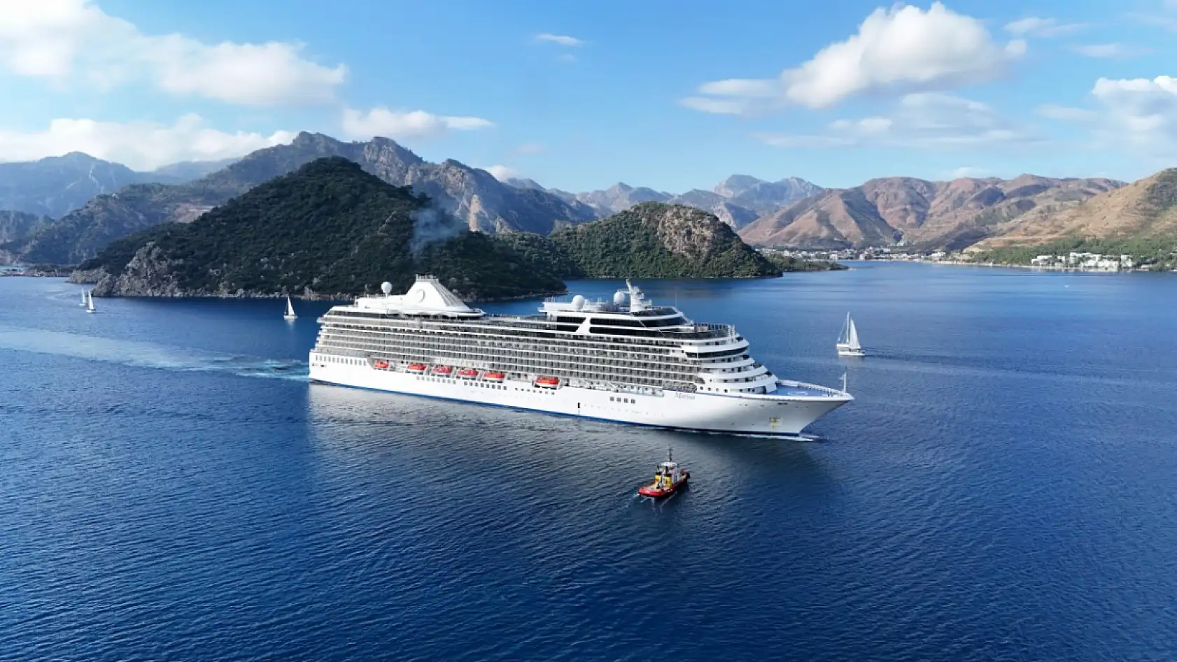 'Marina' kruvaziyeri 1193 yolcusuyla Marmaris'e geldi