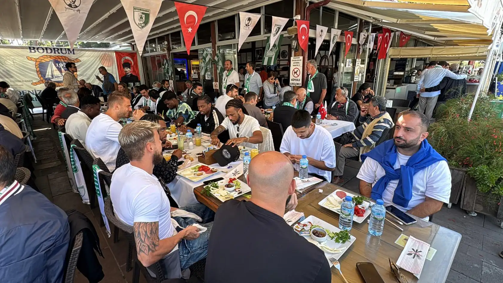 Bodrumlu denizcilerden Bodrum FK'ya 300 kişilik taraftar desteği