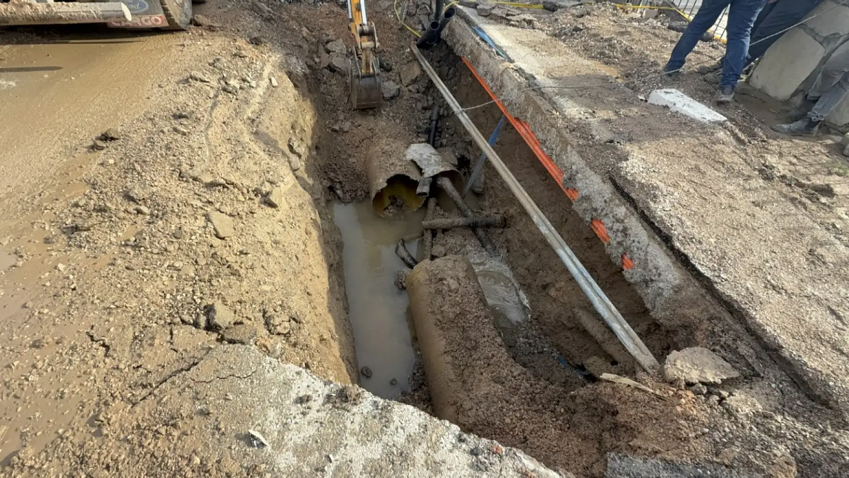 Bodrum'da içme suyu isale hattı patladı