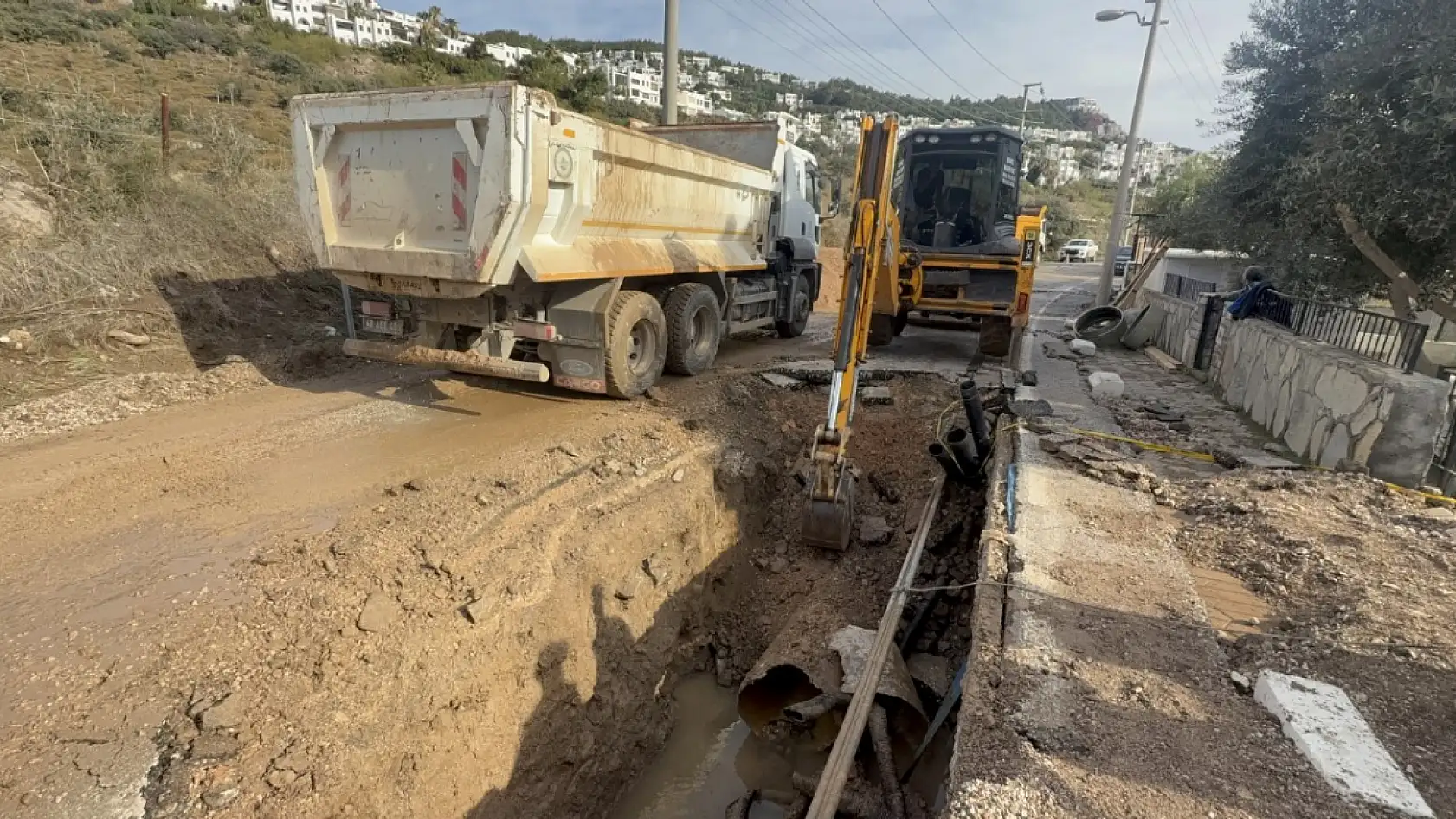 Bodrum'da içme suyu isale hattı patladı
