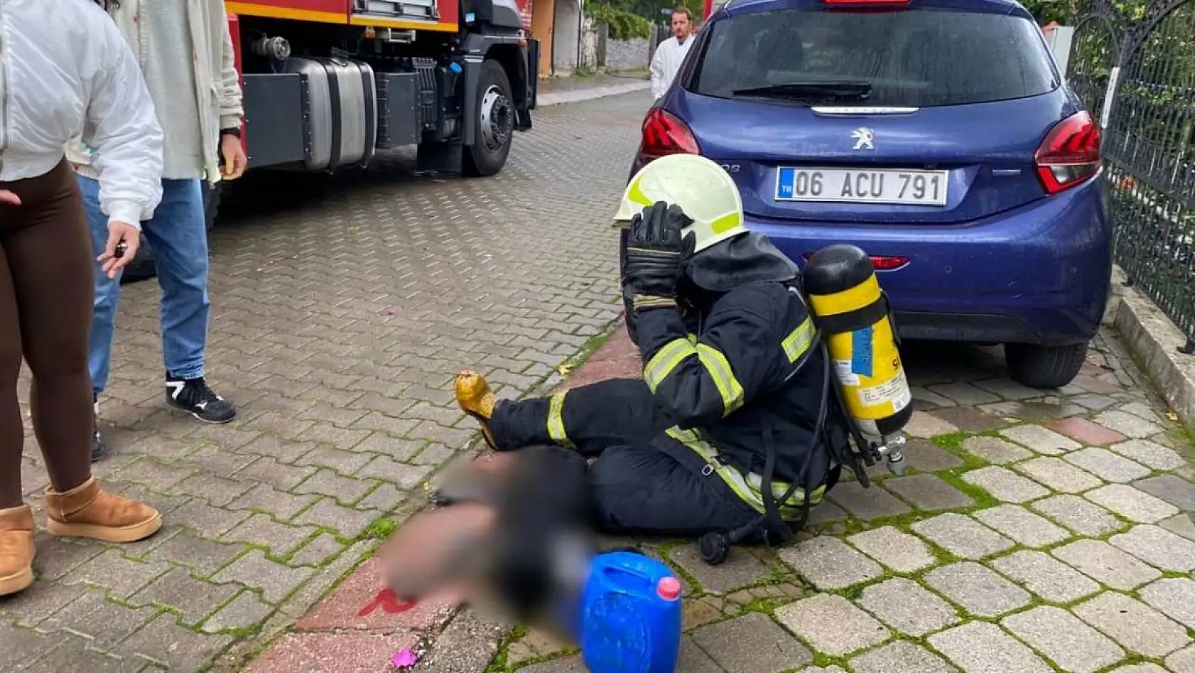 Fethiye'de Karagözler Mahallesi'nde Çatı Yangını