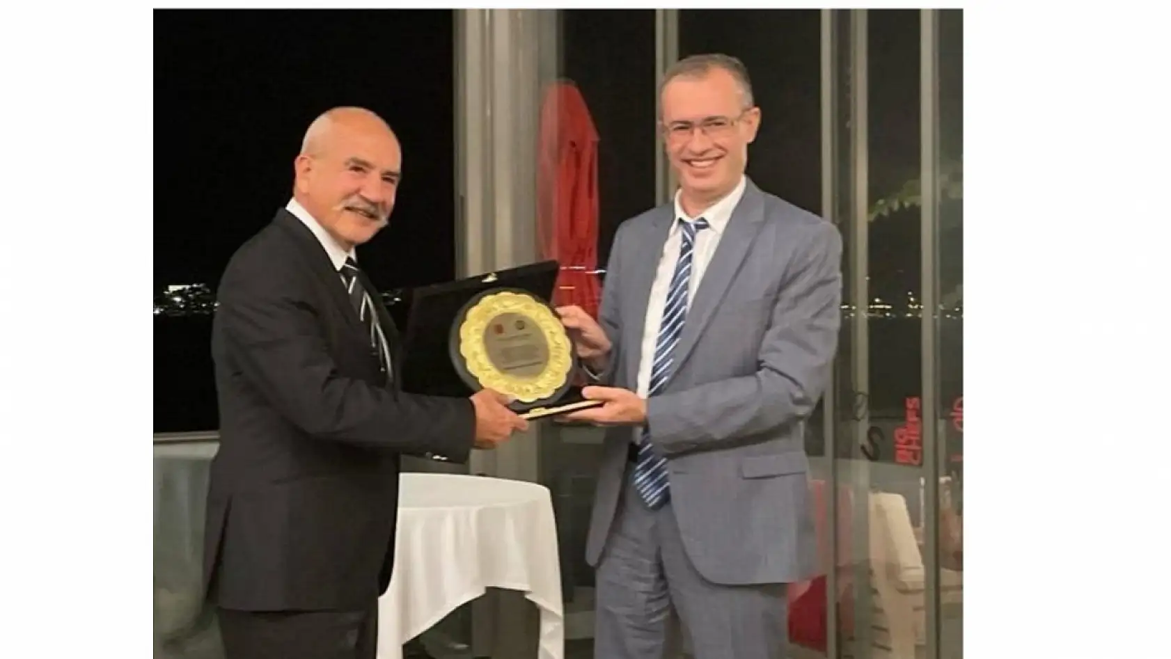 Emekliye Ayrılan Emniyet Müdürü Dadaşoğlu'na Veda Yemeği