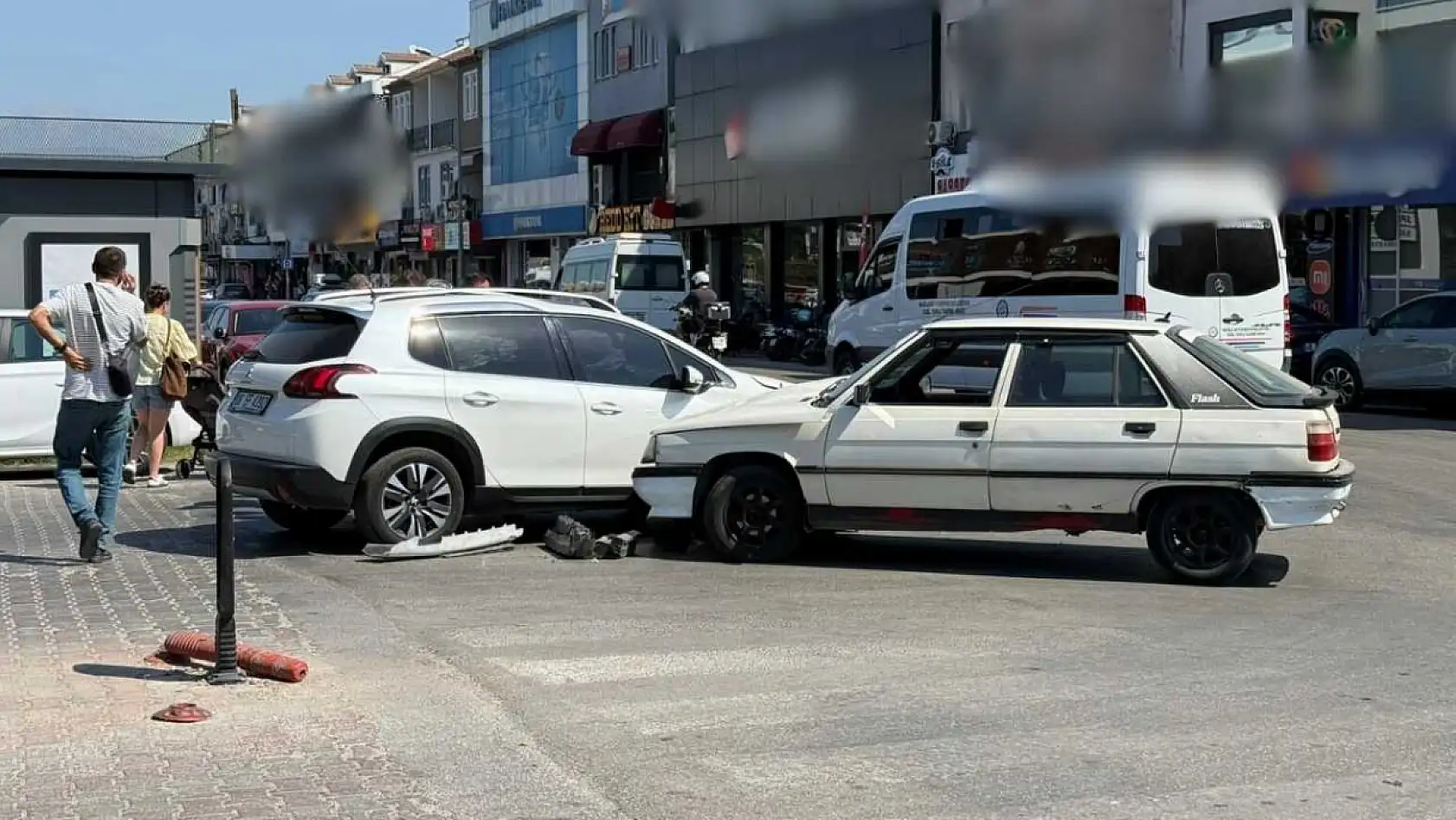 Fethiye'de Maddi Hasarlı Trafik Kazası Meydana Geldi