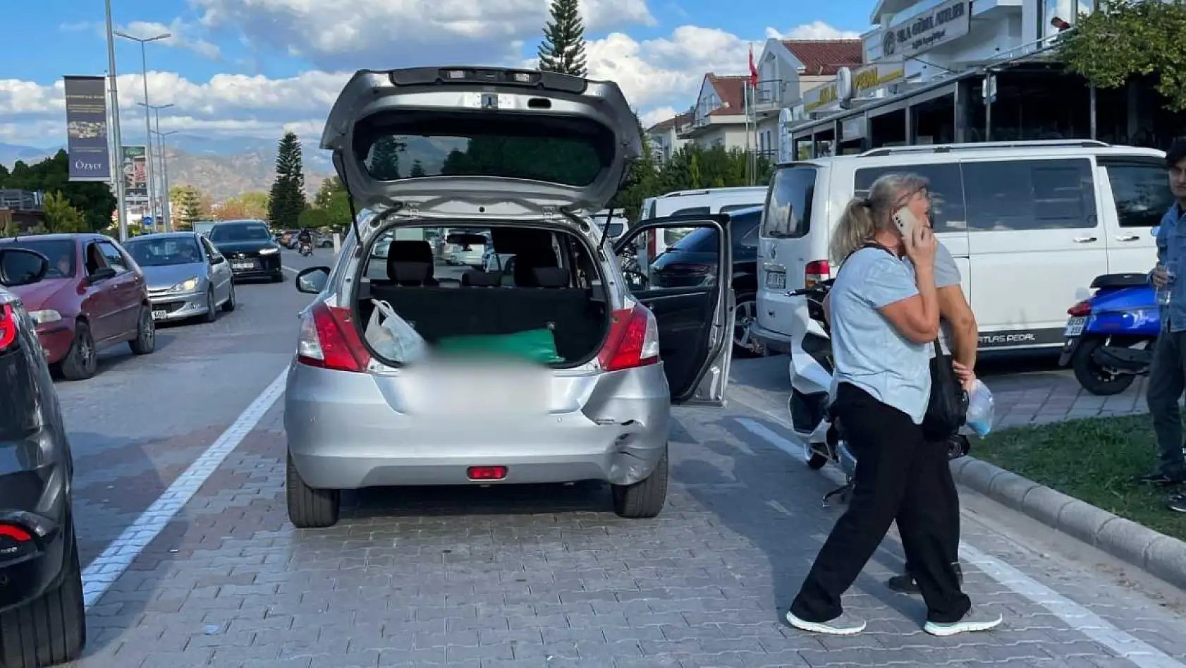 Fethiye'de Sahil Bandı'nda maddi hasarlı kaza