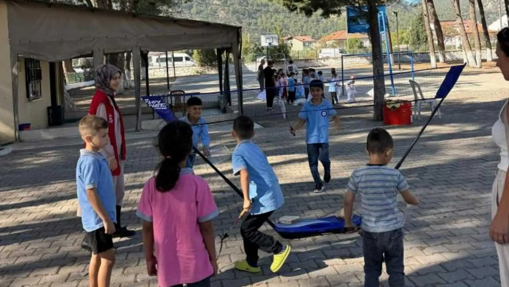 Gençlik Merkezi Gönüllüleri, Menteşe'de çocuklara unutulmaz bir gün yaşattı