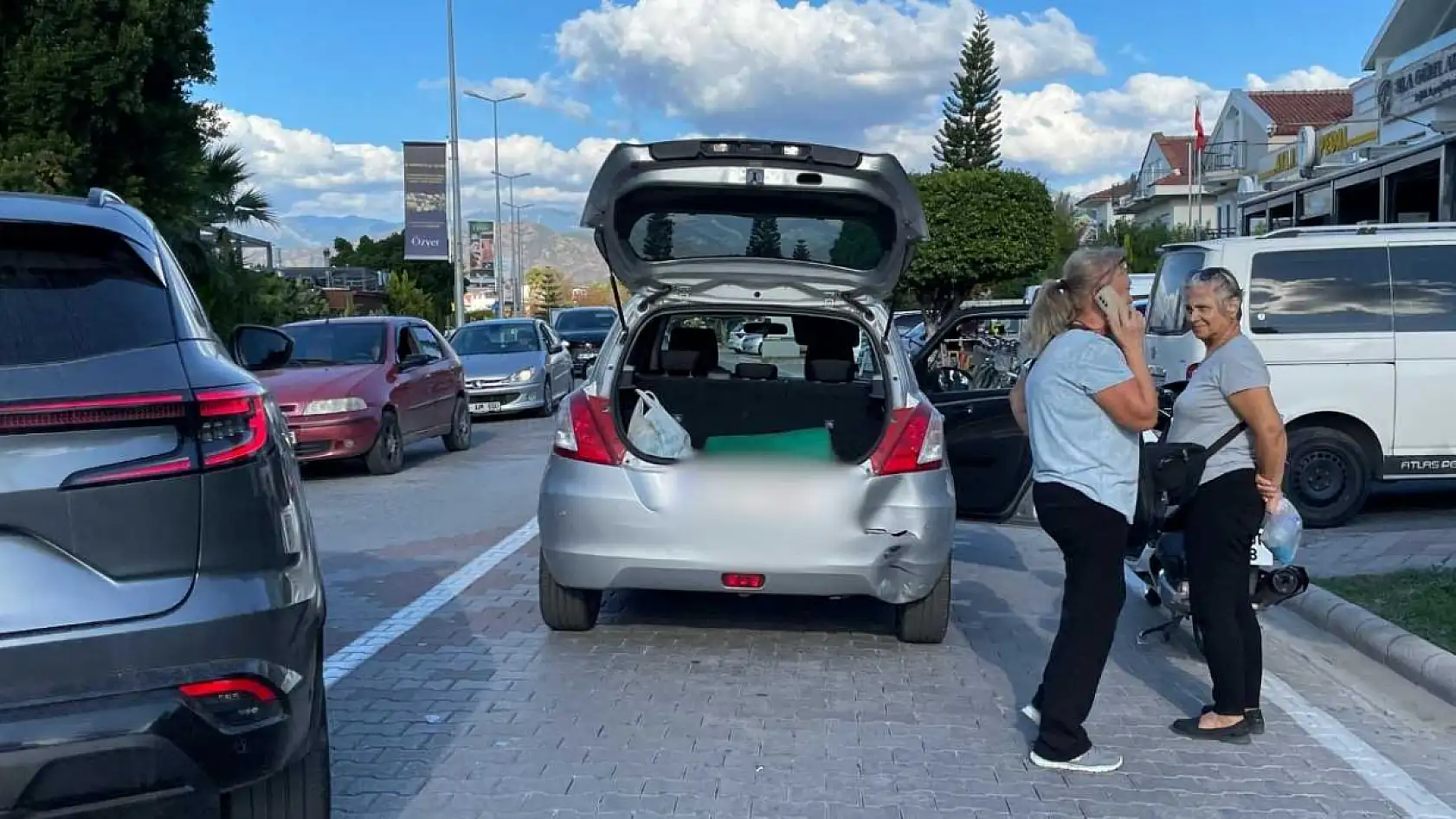 Fethiye'de Sahil Bandı'nda maddi hasarlı kaza