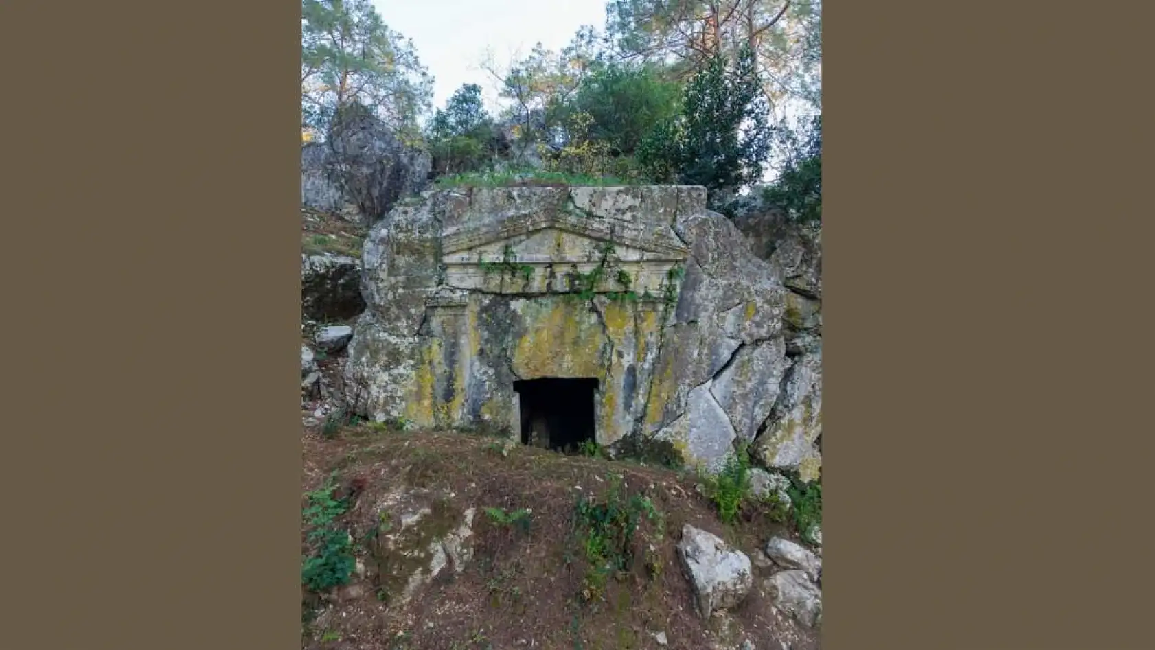 Marmaris'te 2 bin 500 yıllık kaya mezarı koruma altına alındı