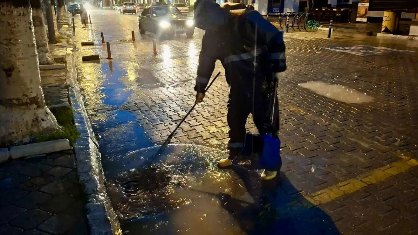 Fethiye Belediyesi'nden yağmur ve fırtınaya karşı 7/24 teyakkuz