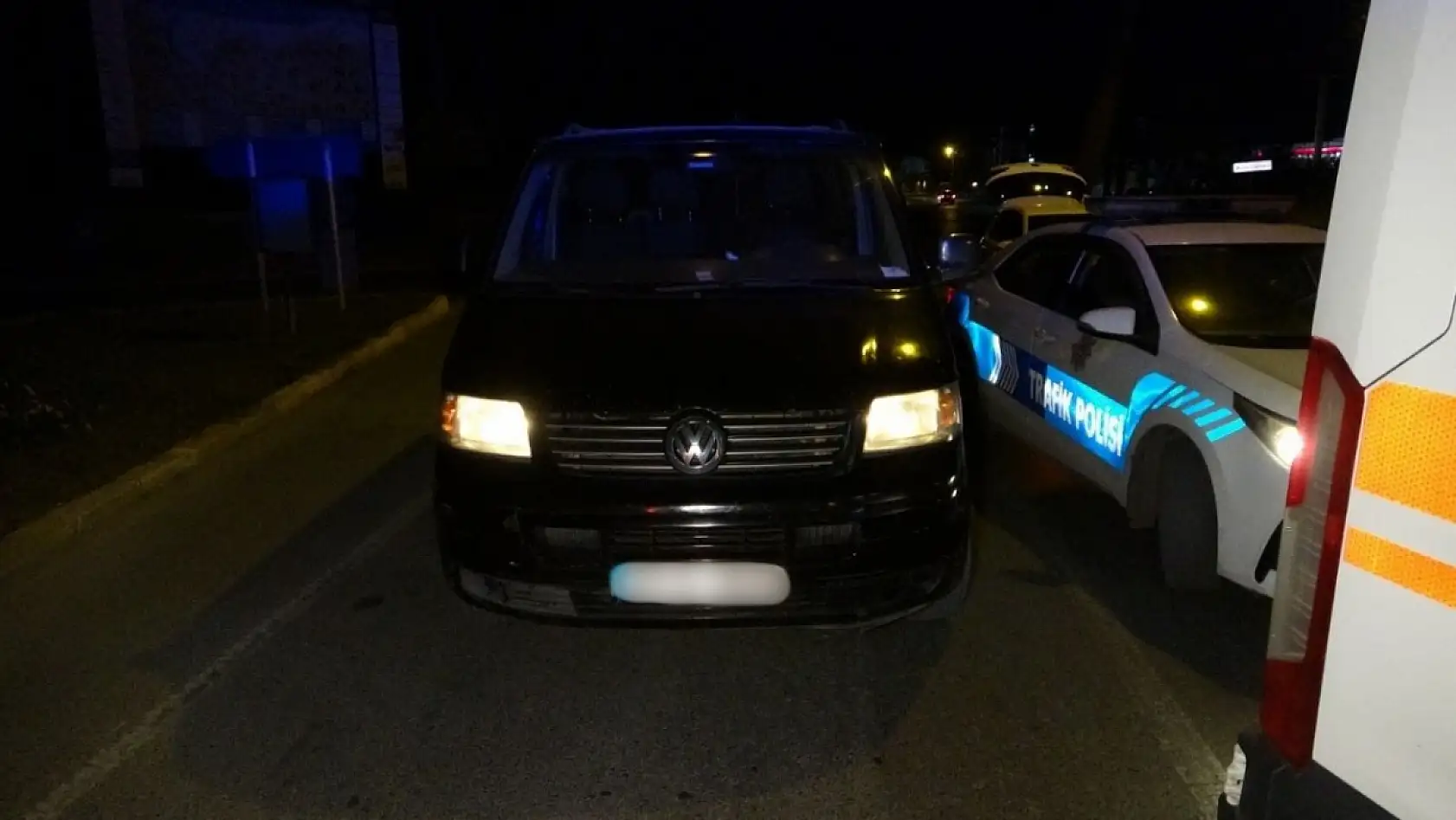 Motosiklet ile kamyonet çarpıştı: 2 yaralı