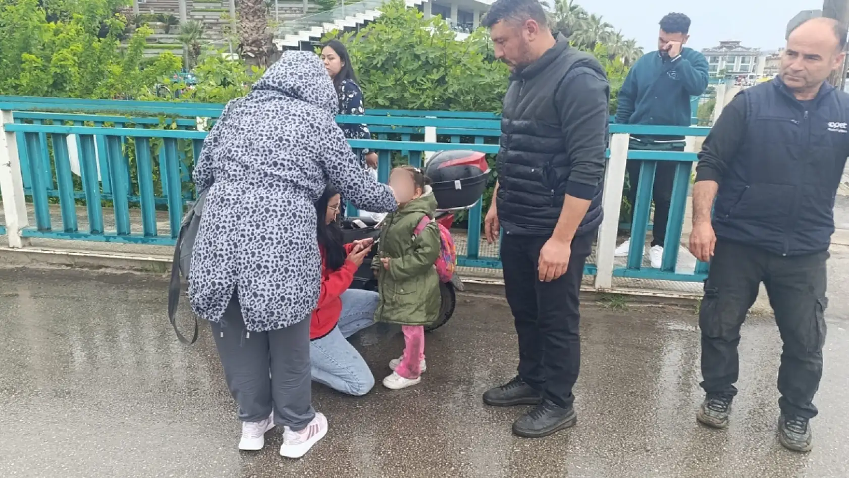 Fethiye'de yoldan çıkan otomobilden kaçmak isterken devrildi: 1 yaralı