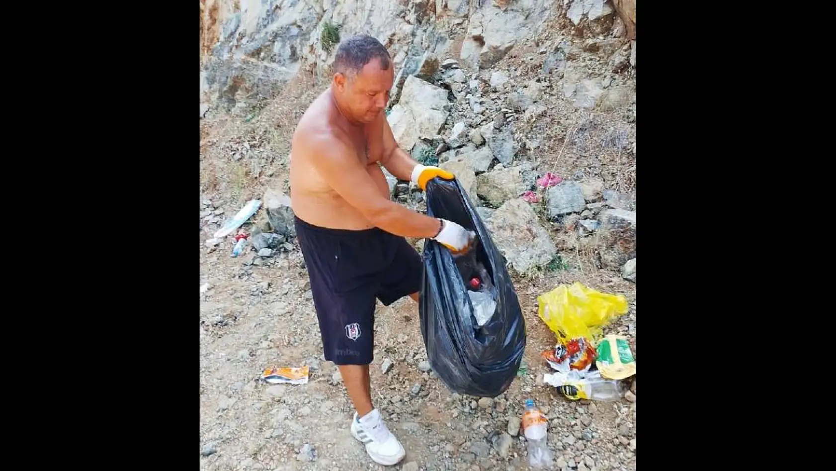 Fethiye Yarımada'da bayram sonrası çöp temizliği: Vatandaşlar seferber oldu